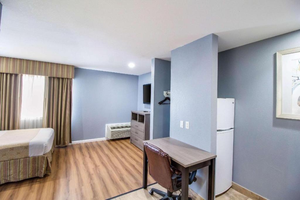 Rodeway Inn & Suites Port Arthur - Groves Екстериор снимка