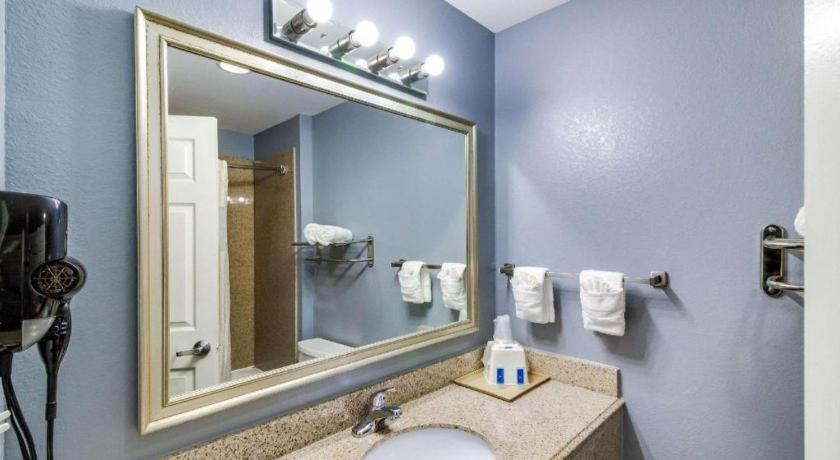 Rodeway Inn & Suites Port Arthur - Groves Екстериор снимка