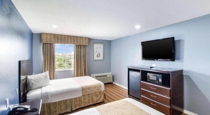 Rodeway Inn & Suites Port Arthur - Groves Екстериор снимка