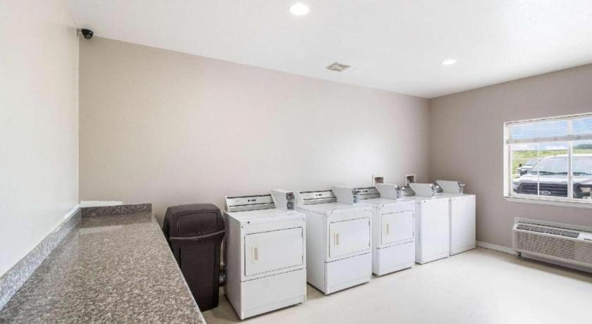 Rodeway Inn & Suites Port Arthur - Groves Екстериор снимка